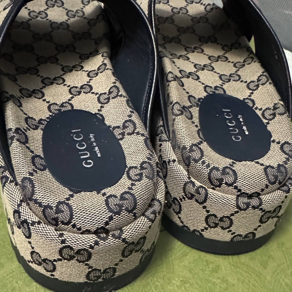 Gucci Beige and Black Monogram Slides - Picture 5 of 7